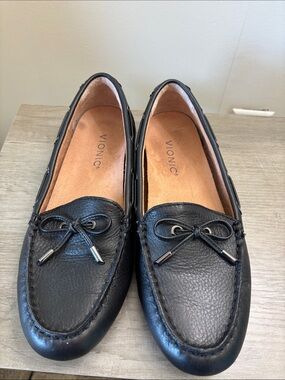 Vionic Black Leather Bow-Trim Driving Loafers